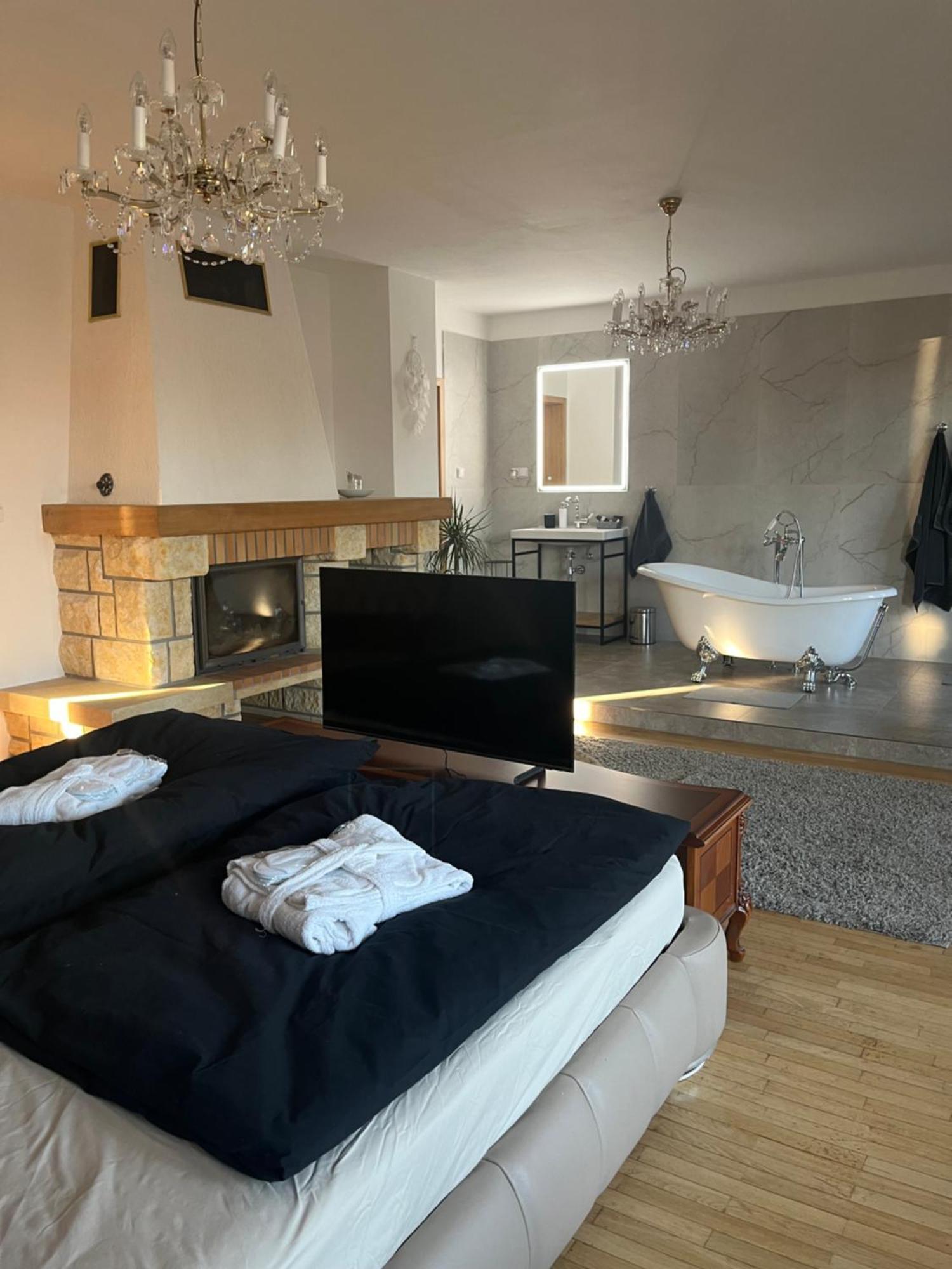 Dogs Resort And Spa Horni Bezdekov Esterno foto